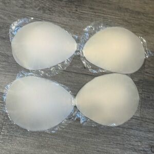 Strapless Adhesive Bra in Cream